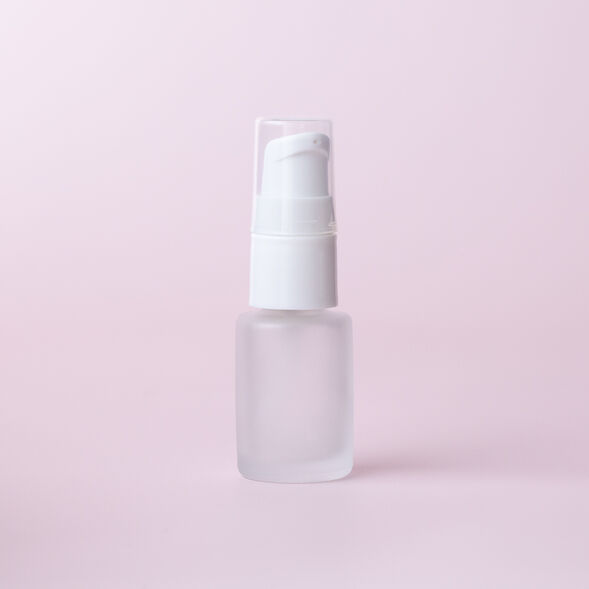 0.5 oz Frosted Glass Bottle with White Treatment Pump