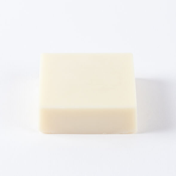 Fresh scented crisp cotton fragrance oil in cold process soap