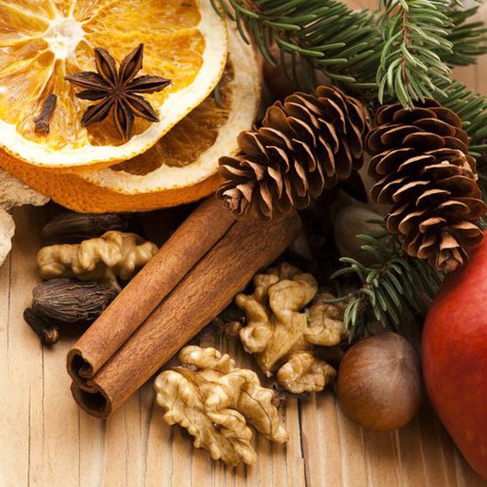 Christmas Spice Fragrance Oil, Christmas Oils for Diffuser, Perfect for  Soap, Candle Making, Wax Melts & Diffuser - Great for use in Bath Bombs,  Perfume Oil, Christmas Scent - Vegan & UK