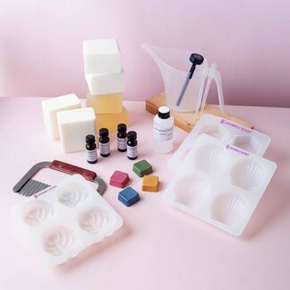 Melt and Pour Beginner Creator Box - Domestic