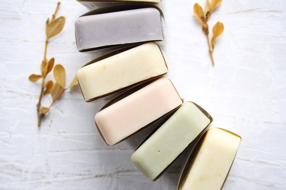 naturally
colored soaps by bottega zero waste