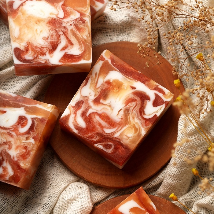 Tips for Swirling Melt and Pour Soap
