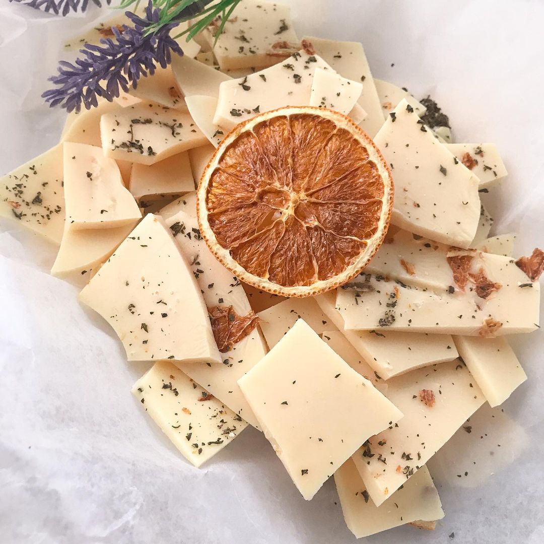 orange wax
brittle by big sky soap arizona