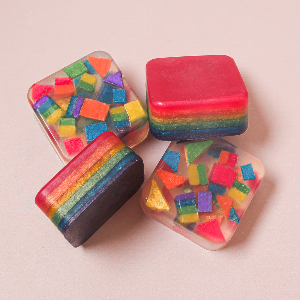 Layers and Confetti Melt and Pour Maker Kit image number null